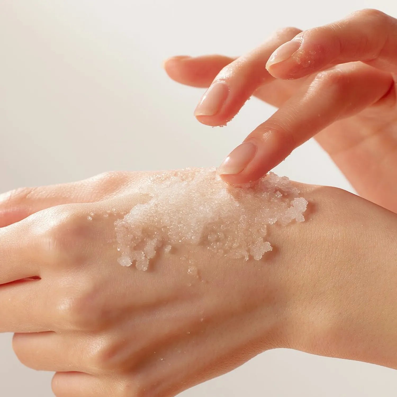 PLU 韓國 深層瑩亮身體磨砂鹽 (白棉香皂) 500g
