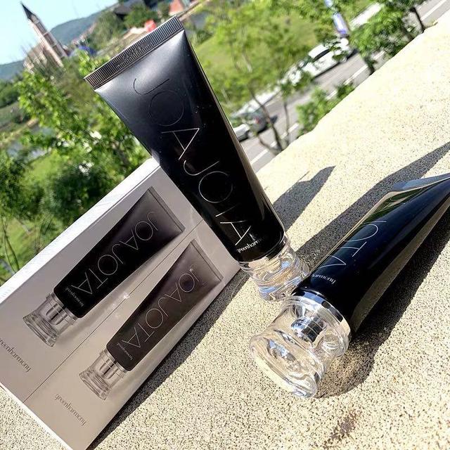 JOAJOTA Black Tube Charcoal Amino Acid Foam Cleanser (Pore Control) 120ml