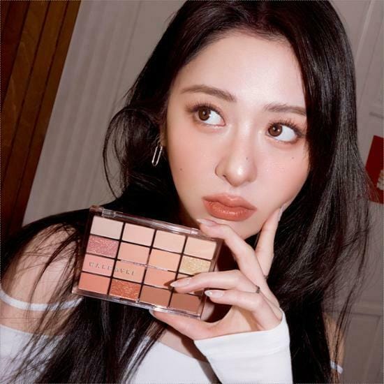 Wakemake Soft Blurring Eye Palette With 16 Colors (#05 Mute Coral Blurring) 14g