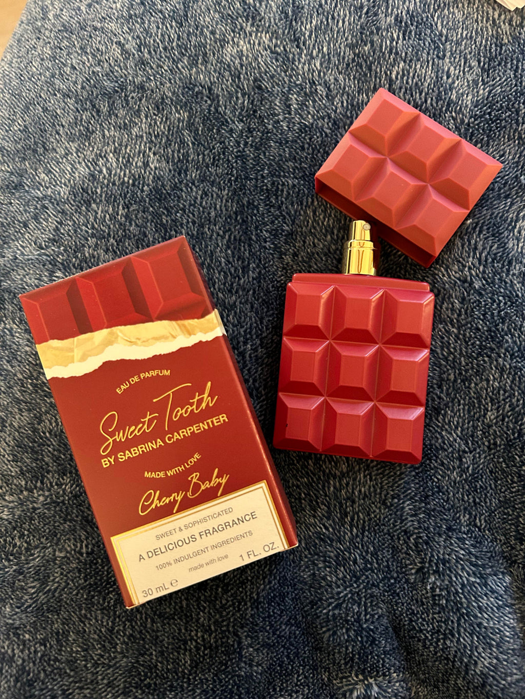 Sabrina Carpenter Cherry Baby Edp Parfum Spray (Dark Chocolate & Red Poppy & Vanilla Orchid & Peony) 30ml