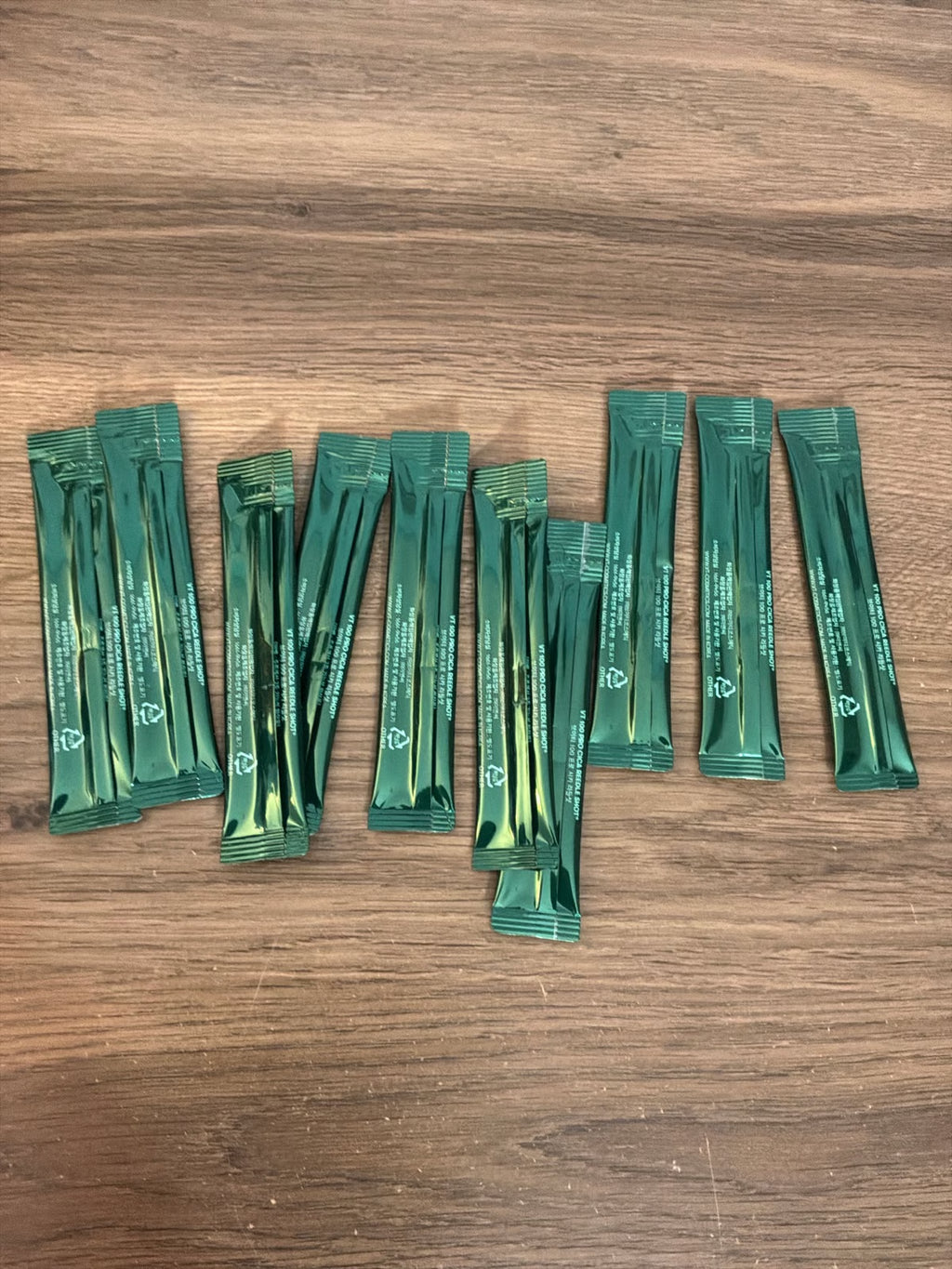 VT Cosmetics 100 Pro CICA Reedle Shot Stick Pouch 10 packs / box