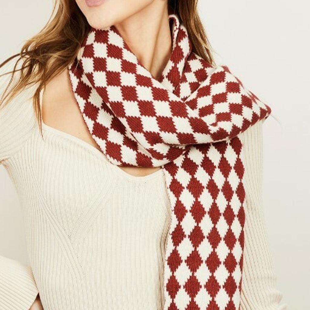 菱形格櫻桃紅頸巾